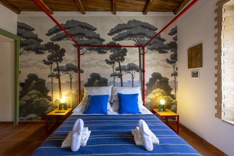 Camera con letto a baldacchino